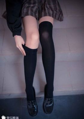 成人黄色免费_十万网红美女美酱