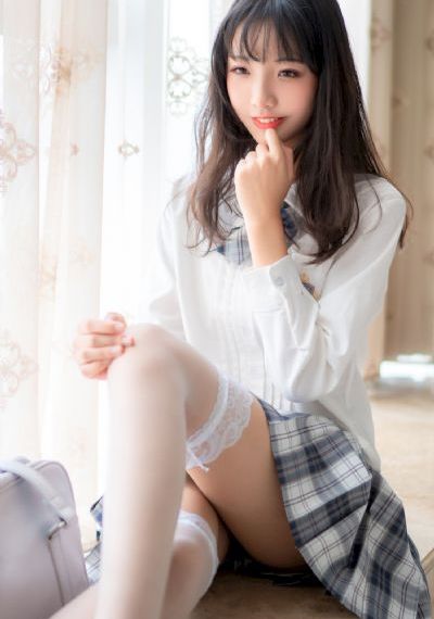 大手伸进她的裙子里玩弄小说_1080P高清电影在线