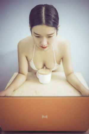 生物老师闵儿用自己给我们讲课_超清完整版观看