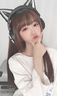 美女大胸吸用力_超清完整版观看